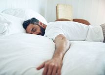 "週末の寝だめ"は成績を下げ、肥満を招く