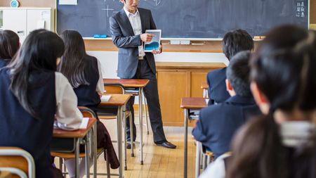 なぜ先生たちはいじめを認めないのか 学校がいじめ問題を解決できない根本原因 じつは先生たちも苦しんでいる President Online プレジデントオンライン