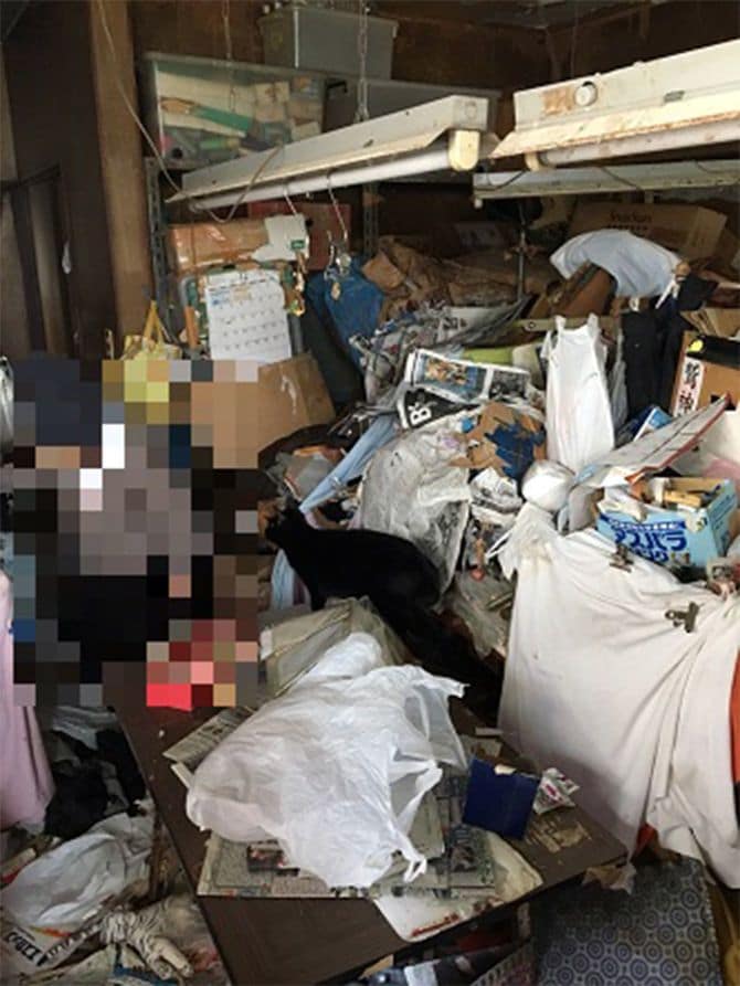 夫婦が暮らしていたという一軒家の作業現場。※画像の一部にモザイクを入れています。