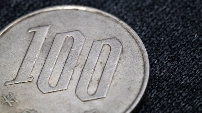 100円