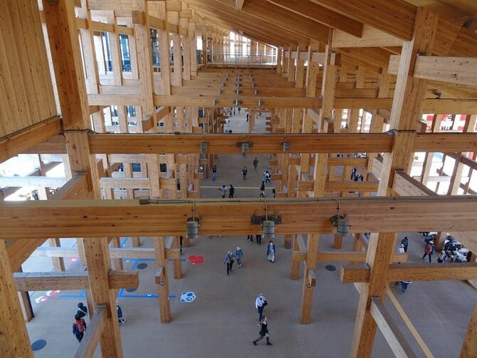 集成材やCLTが使われている万博リング