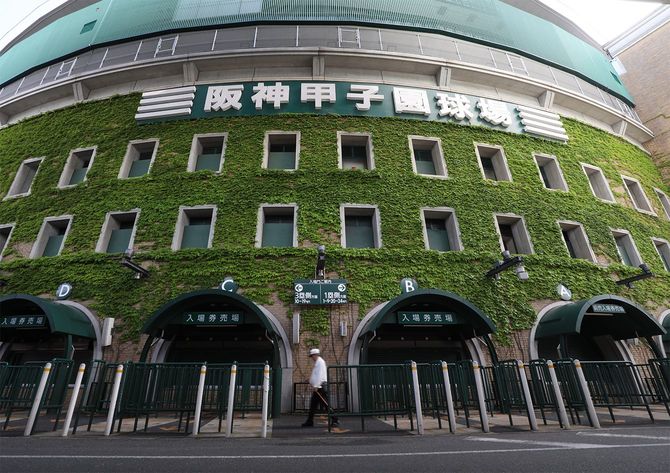 第102回全国高校野球選手権大会が行われる予定だった阪神甲子園球場=2020年5月20日、兵庫県西宮市