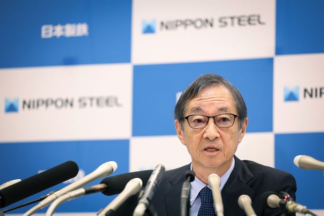 USスチール買収中止命令に対する提訴について記者会見する日本製鉄の橋本英二会長兼最高経営責任者(CEO)=2025年1月7日、東京都千代田区