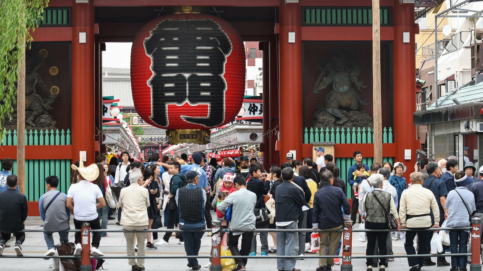 よかれと質問する人は二流…｢浅草の雷門､観光客大勢で驚いたよ｣への一流の応答は"省エネ話法"で盛り上げる 三流は｢自分も3年前に行ったよ｡ほおずき市をやってて…｣と話泥棒