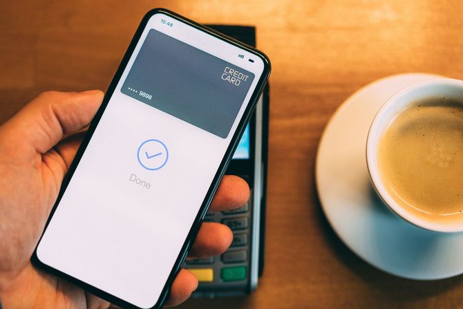 コーヒーショップでの非接触決済