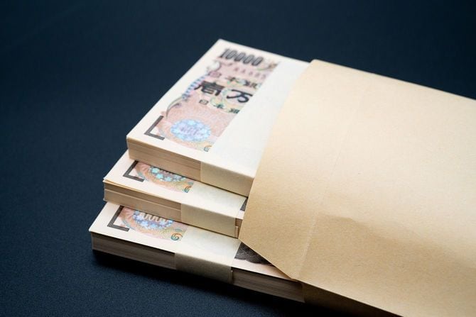 封筒に入った札束