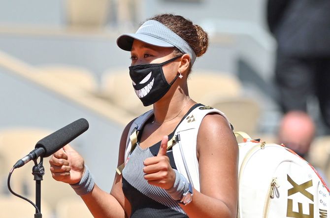 全仏オープン女子シングルス1回戦で勝利後、インタビューに応じる大坂なおみ選手