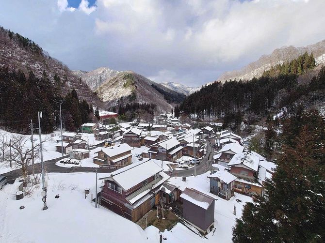 雪に染まった山熊田の様子