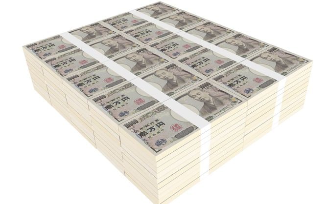 帯がかけられた1万円札の束