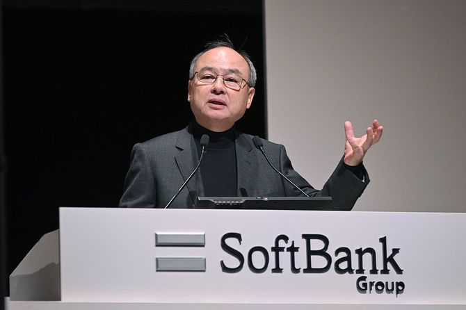 株主総会で経営戦略を説明するソフトバンクグループ（SBG）の孫正義会長兼社長＝2023年6月21日、東京都千代田区［同社提供］