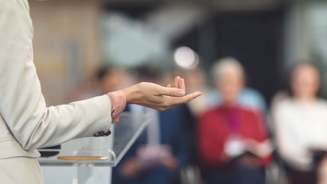 ｢話が分かりにくい人｣はなぜ分かりにくいのか…会話の冒頭に添えるだけで印象がガラリと変わる"神フレーズ" 聞き手が安心して話に集中できるようになる魔法の言葉