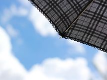 「UVケア」、デキる女は使い分け！ オフィスでもアウトドアでも絶対焼かない！