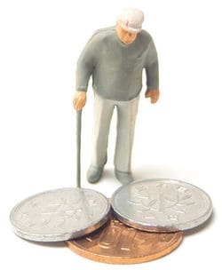 おじいさんのフィギュアと小銭