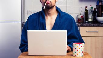 ｢ラブホ･バスローブ会見｣は職を失うほどの問題なのか…SNS炎上に屈して｢異例の重い処分｣を下した秋田県の罪