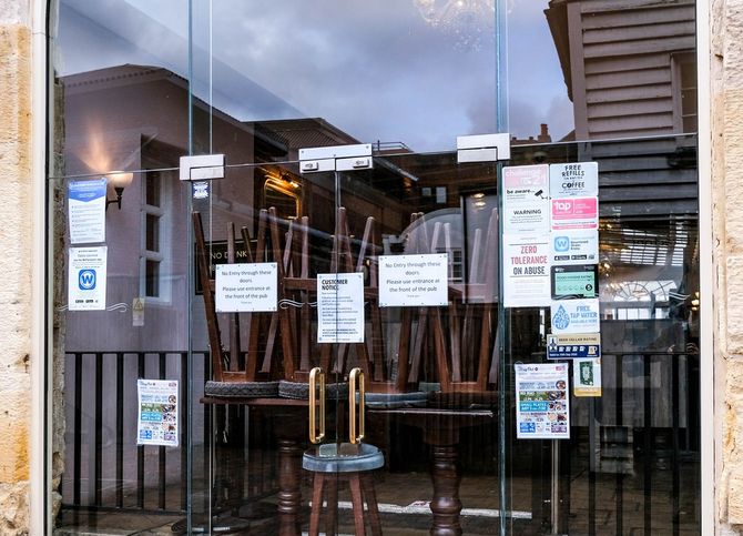 ロックダウンで閉店中のロンドンのパブ