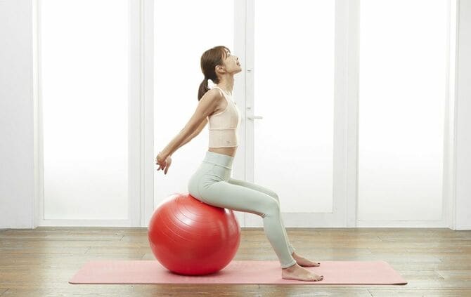 写真⑮ 出典=SAYAKA『バランスボール「美やせ」革命』(プレジデント社)