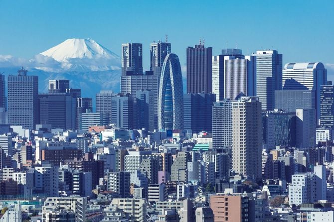 富士山が見える新宿の街並み