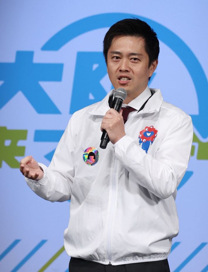 2025年大阪・関西万博の開幕500日前イベントで発言する大阪府の吉村洋文知事＝2023年11月30日午後、大阪市