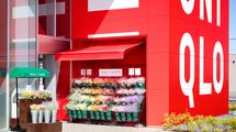 1つ390円､3つで990円…全国21カ所ある｢ユニクロの花束｣が､靴下とまったく同じ売り方をしている理由
