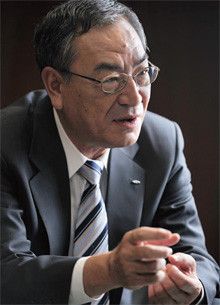 <strong>マルハニチロHD社長 久代敏男</strong>●1947年9月3日、島根県生まれ。71年中大法卒業、大洋漁業入社。93年、マルハ人事部副部長。2002年、人事部長。06年、常務。08年、専務。09年、副社長。10年、現職。