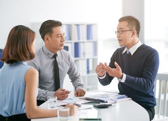 FBI交渉術「まず"復唱"して3秒沈黙」