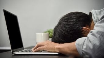 しっかり寝たはずなのに､朝から眠い…眠りのホルモンを約55%減らし､翌朝の目覚めにも響く｢寝る前の習慣｣