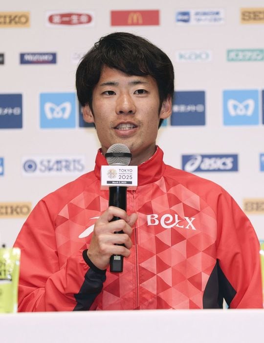 レース後、記者会見する市山翼=2025年3月2日、東京都千代田区