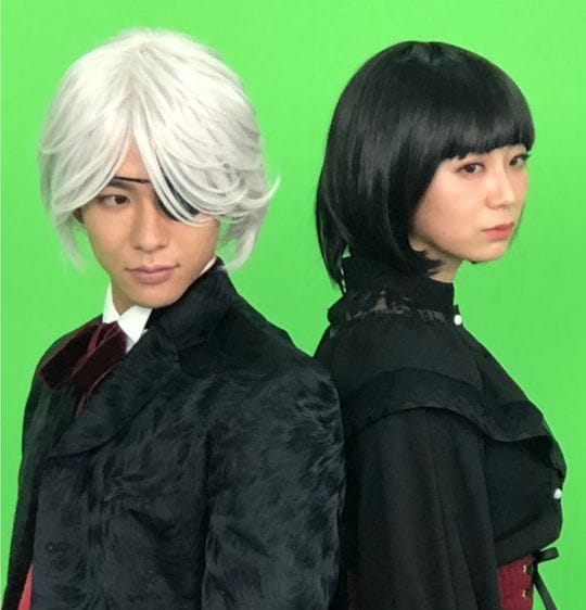 出典=カンテレ「八雲とセツの怪談事件簿」トレーラーよりアニメの主人公を演じた2人。グリーンバックのスタジオでセリフ撮影した新人の秦令欧奈アナと田中友梨奈アナ。