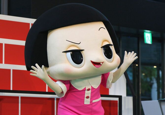 東京都千代田区の丸ビルで行われた「チコちゃんトークショー＆RUGBY BENCH ART除幕式」に登場した、NHK人気番組のキャラクター「チコちゃん」＝2019年6月15日