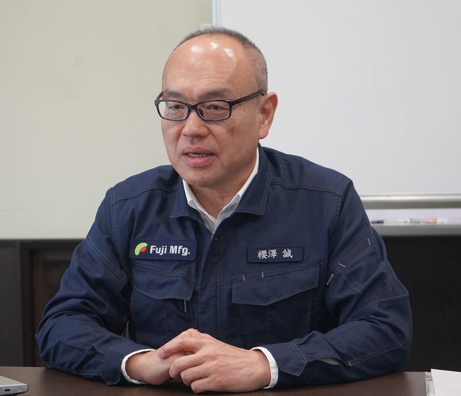 冨士製作所の本社（群馬県藤岡市）で謝罪を受ける櫻澤誠社長