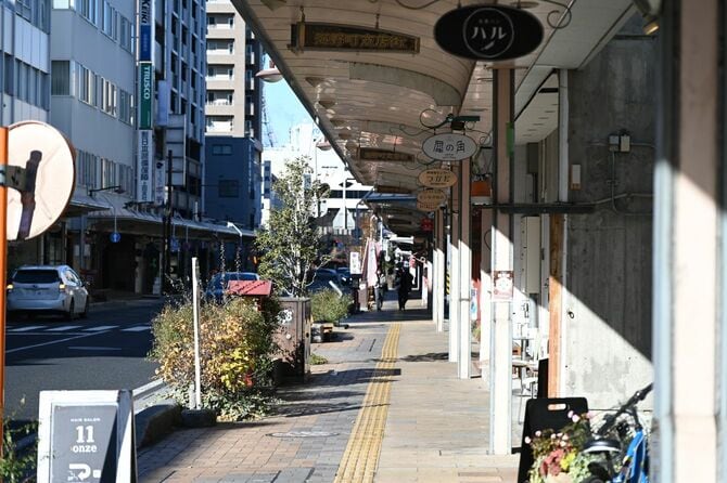 犀の角がある海野町商店街