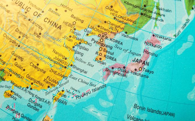 地球儀の日本、韓国、中国と周辺