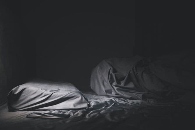 夜、もぬけの殻のベッド