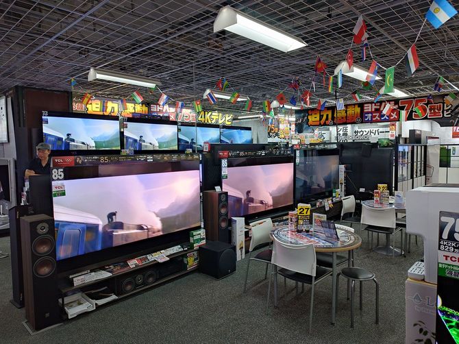 平日のテレビ売場は至って静か（ヨドバシカメラの撮影可能な場所にて）