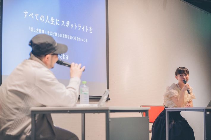 言葉のプロ同士、軽妙な語りの中に「本質」を突くトークが展開された。