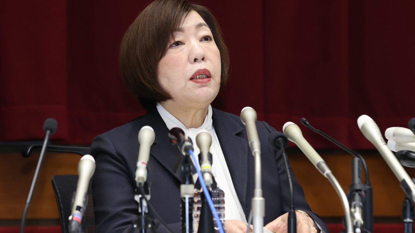 ｢林真理子さんを助けてやってくれ｣就任1年以上経っても林理事長が日大改革を進められない"根本原因" カギを握るのは｢ド派手なスーツの強力な助っ人弁護士｣