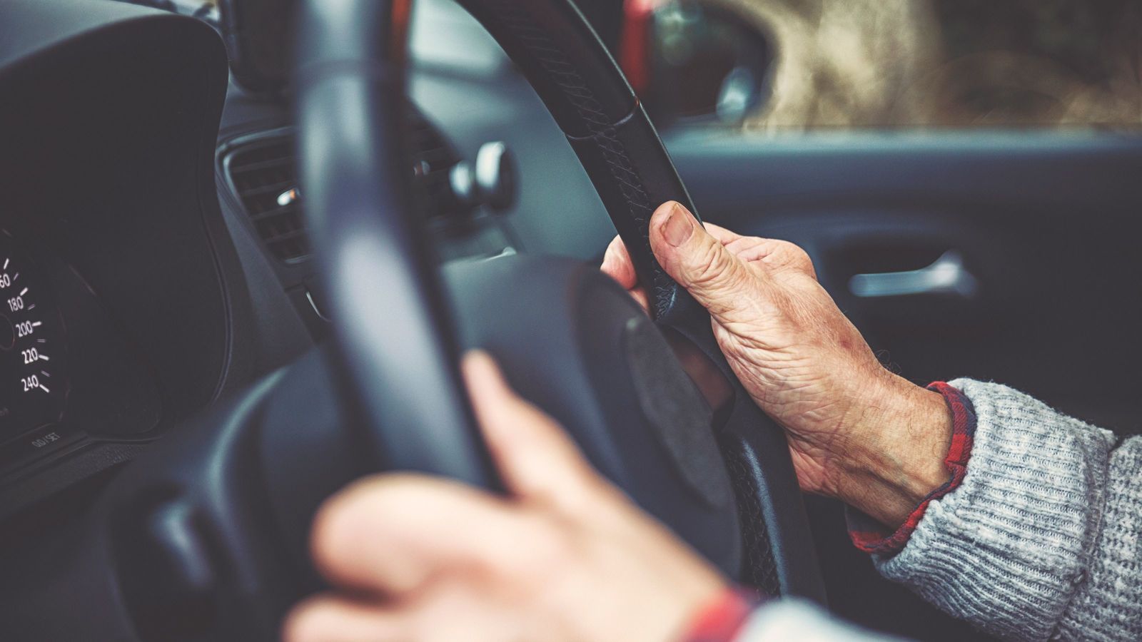 ｢高齢者が積極的に運転免許を返納する必要はない｣…意外と知られていない"高齢のドライバー"をめぐる現実 自動車に乗れないと生活利便性が下がる地域は多い