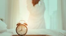 ｢アラーム音で起床する｣はもう古い…睡眠の質を爆上げするアマゾンで買える"すっきり起床アイテム"