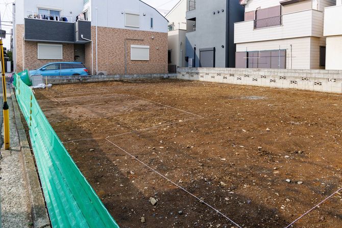 住宅街の空き地