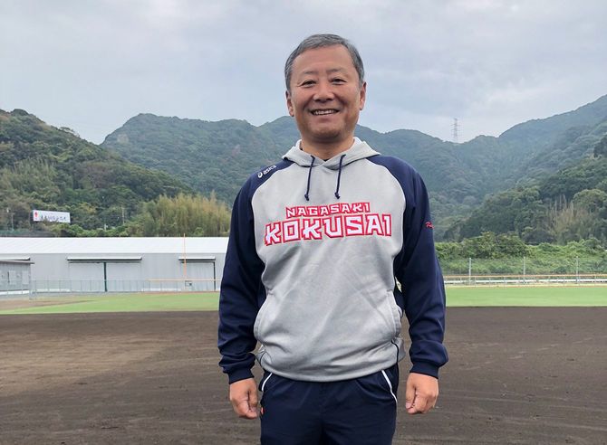 キリンホールディングスを退職し、長崎国際大学野球部の総監督になった栗原邦夫さん