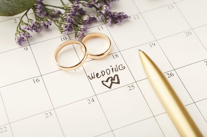 カレンダーに結婚式の日付