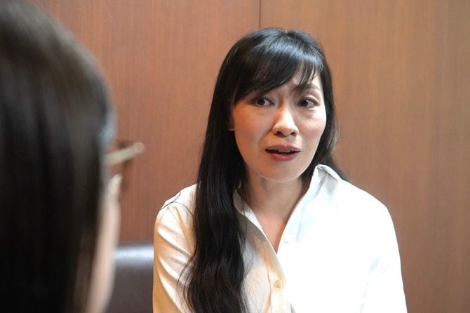 インタビューに応じる内田舞さん