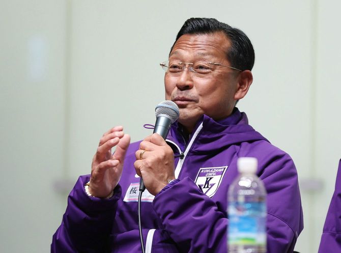 総合優勝し、記者会見する駒大の大八木弘明監督＝2023年1月3日、東京・大手町［代表撮影］