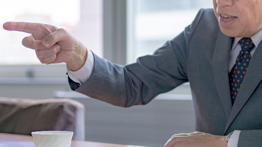 会議で｢反対意見ばかり主張する人｣にはどう対応すべきか…人間関係を悪化させる｢二項対立｣を避ける話し方 ｢弁証法｣を用いることでより高度な議論へ導く