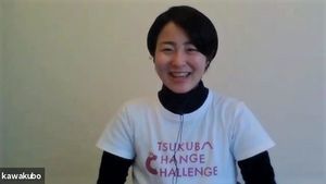 オンライン対談中の川久保皆実さん