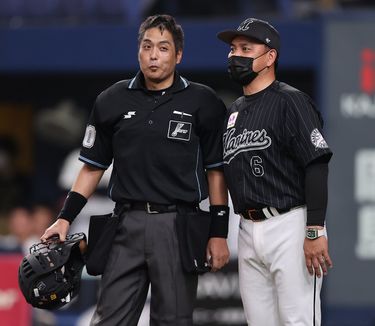 なぜプロ野球の審判はグラウンドで決して謝らないのか…高圧的な態度をわざわざとる本当の理由 怖い顔も激しい口調も､すべてマニュアルの一環 |  PRESIDENT Online（プレジデントオンライン）