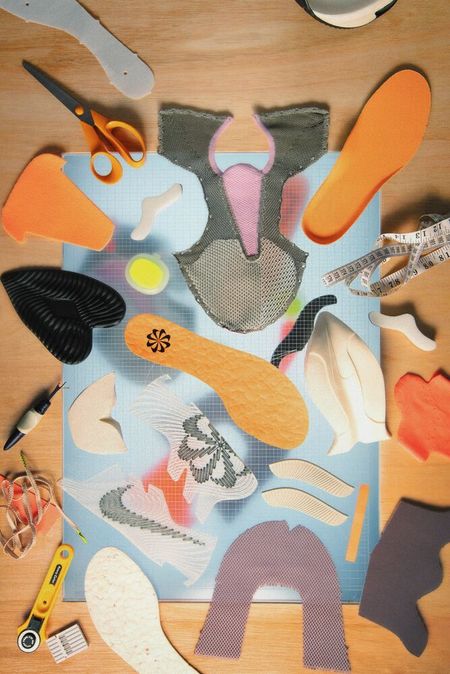 生産過程で発生する廃棄物や端材をテキスタイルのアッパーを作る3D印刷の工程に活用。そのため、アッパーは基本、新たなゴミは発生しない。