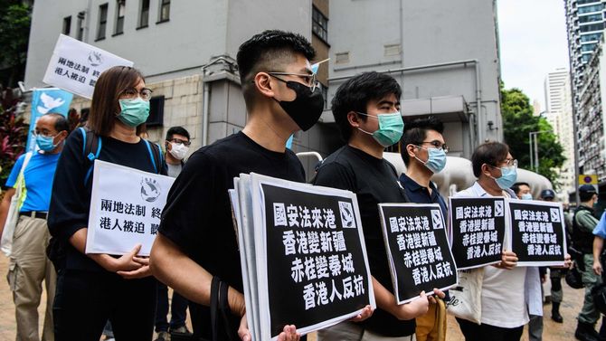 香港で国家安全法導入に反対するデモ隊（2020年5月22日、中国・香港）