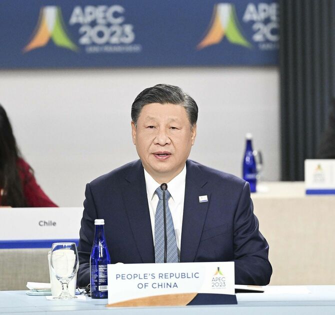 2023年11月17日、第30回APEC非公式首脳会議で重要演説を行う習近平氏。