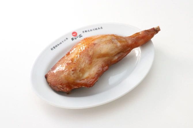 「1号線下鳥羽店」「九条店」限定の鶏のもも焼き（画像はイメージです。複数の店舗で取り扱いがある場合、取り扱いが変更になる場合があります）